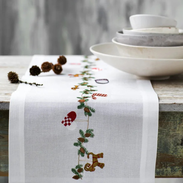Langkilde & Søn Julebordløber med klassiske motiver 30 x 175 cm Langkilde & Søn Julebordløber med klassiske motiver 30 x 175 cm