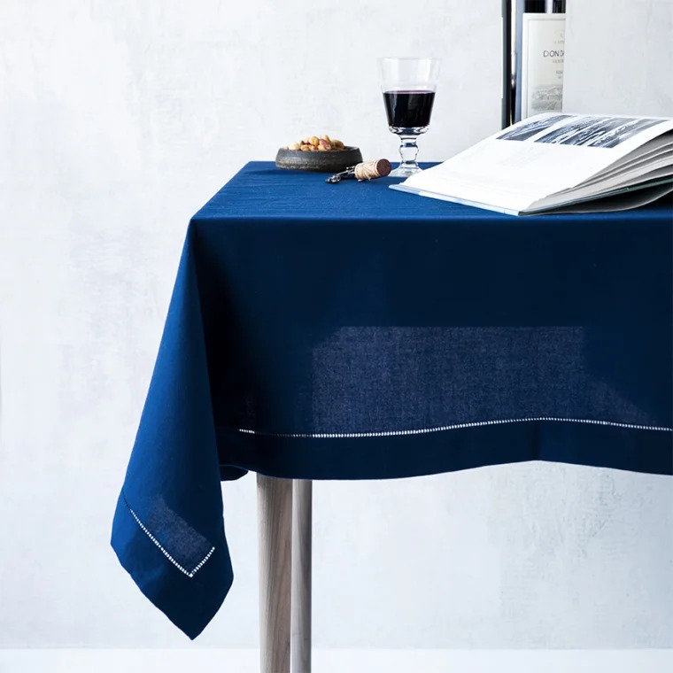 Langkilde & Søn - Blå stofdug med hulsøm, 140 x 240cm