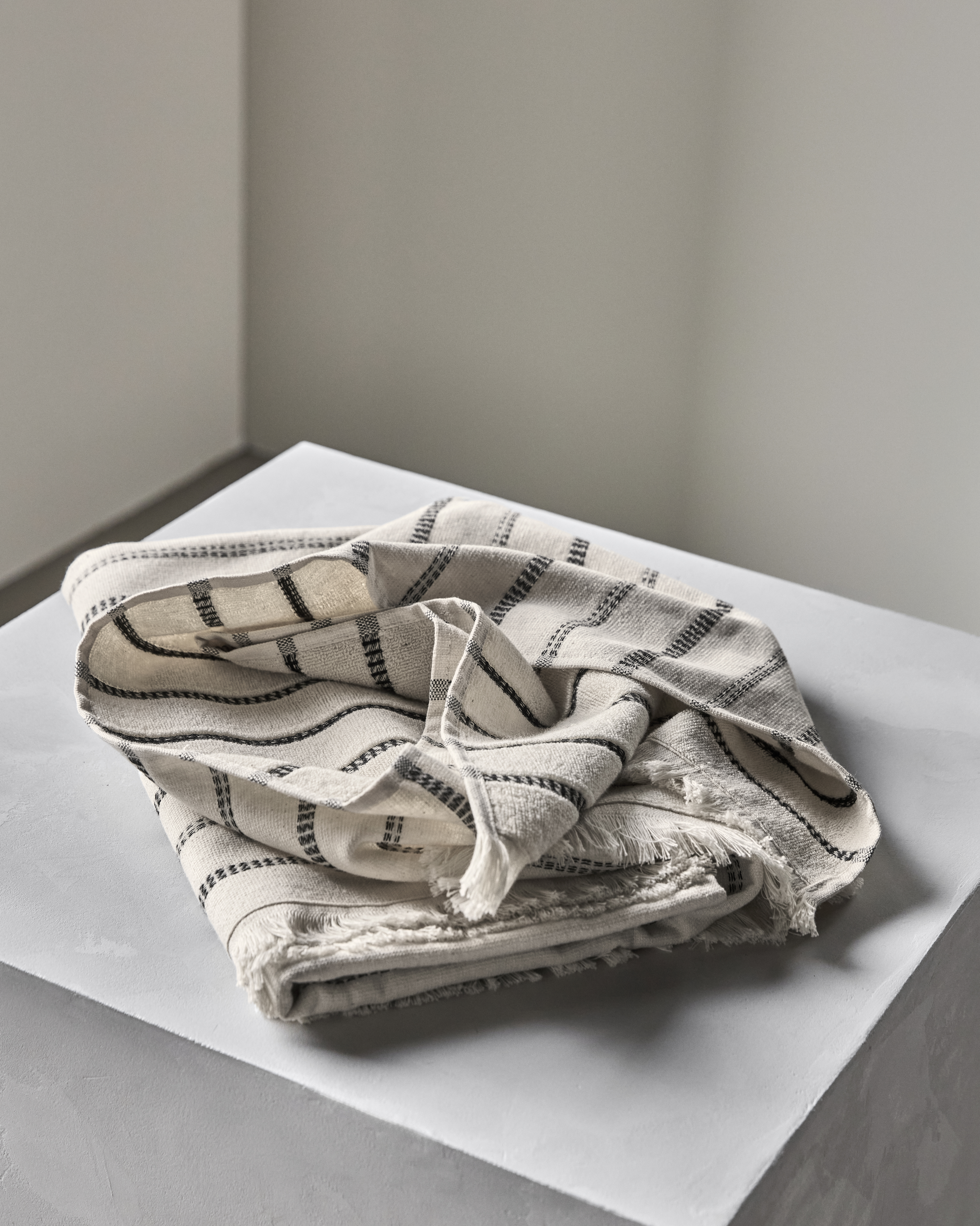 Håndklæde, True, Råhvid, 70x140cm, Sort