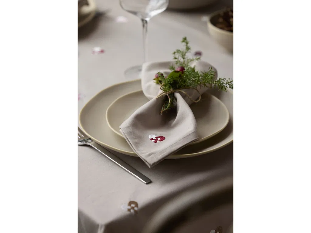 Södahl Stofservietter Christmas Hearts Embroidery 4 stk. Mørk rød