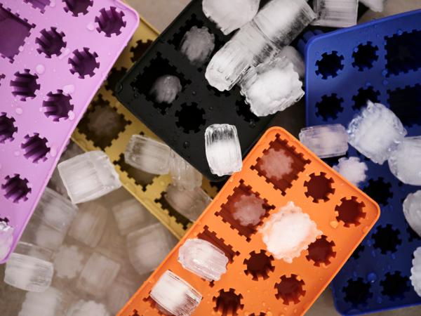 Zone Denmark Singles Isterningbakke 22 x 11,2 x 3,9 cm Mørke blå Zone Denmark Singles Isterningbakke 22 x 11,2 x 3,9 cm Mørke blå