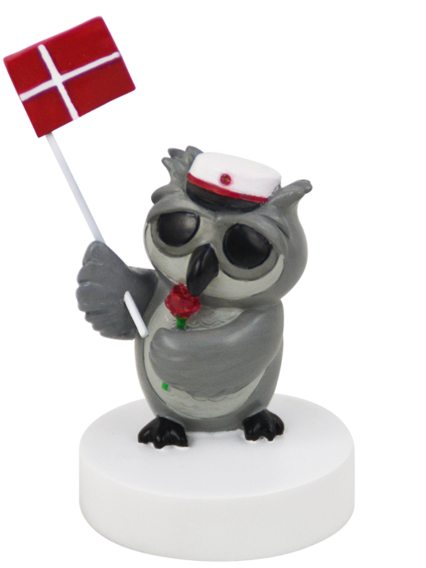 Kids by Friis Ugle med rød rose og rød studenterhue