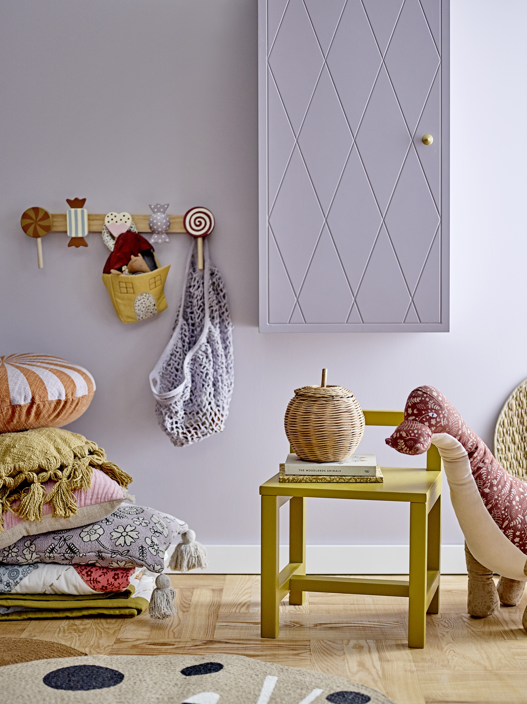 Nell Skab, Lilla, MDF