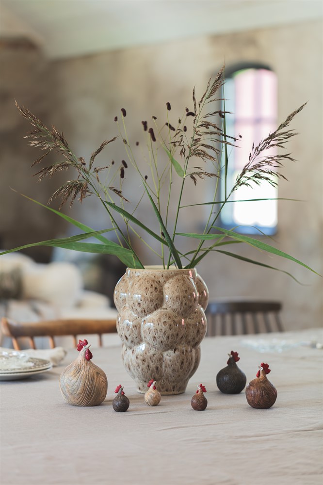 Høne Woodie, dark H.13cm Høne Woodie, dark H.13cm