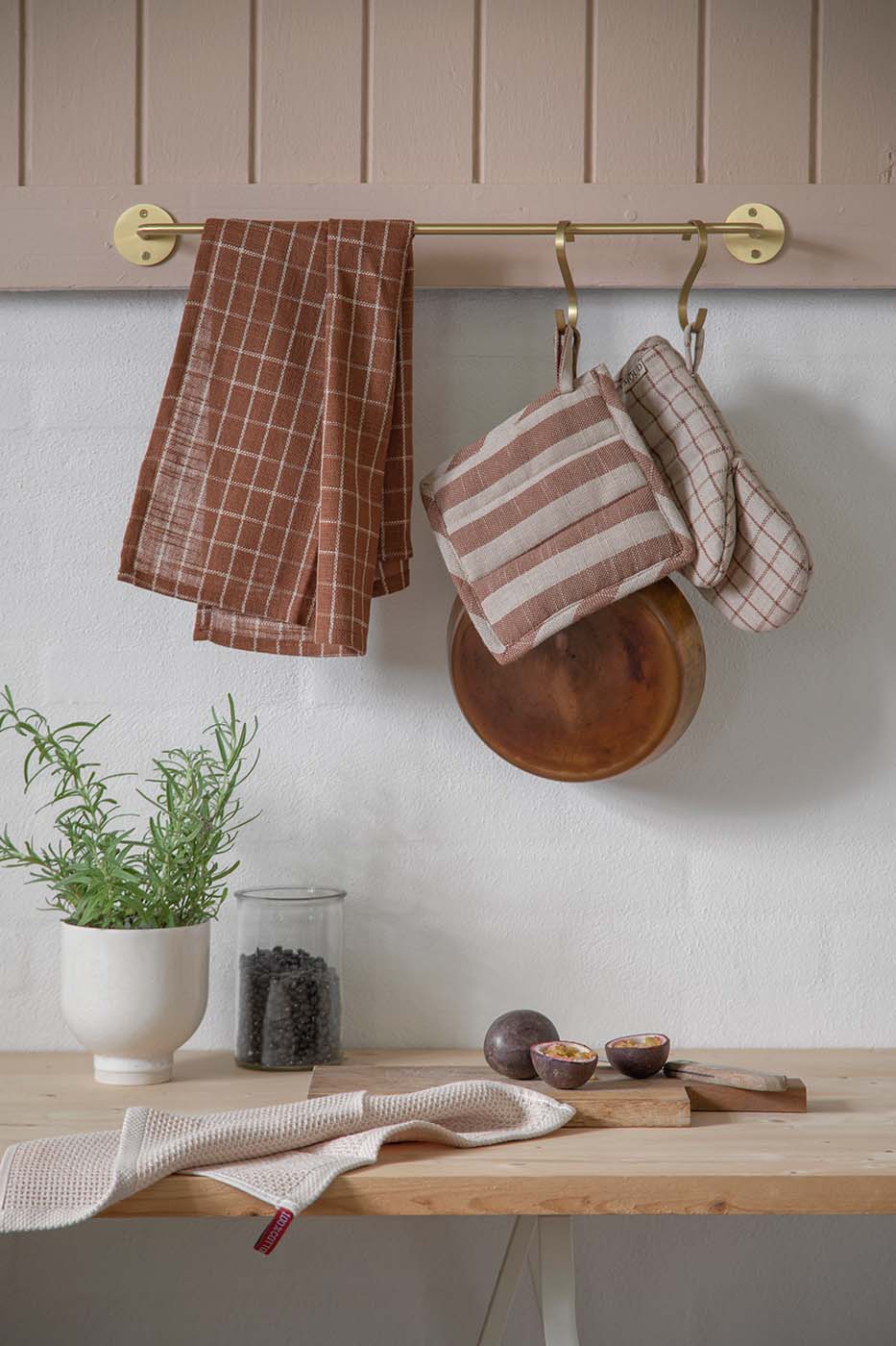 MOUD Home WALL Håndklædeholder Messing - 60x7 cm