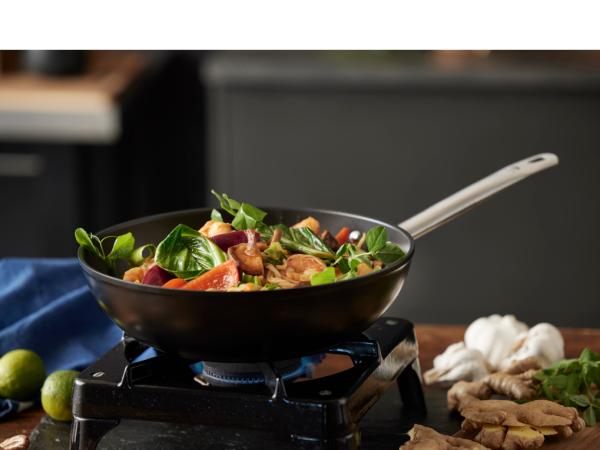 HOLM Wok Dia 28 cm Sort Aluminium/keramisk belægning HOLM Wok Dia 28 cm Sort Aluminium/keramisk belægning