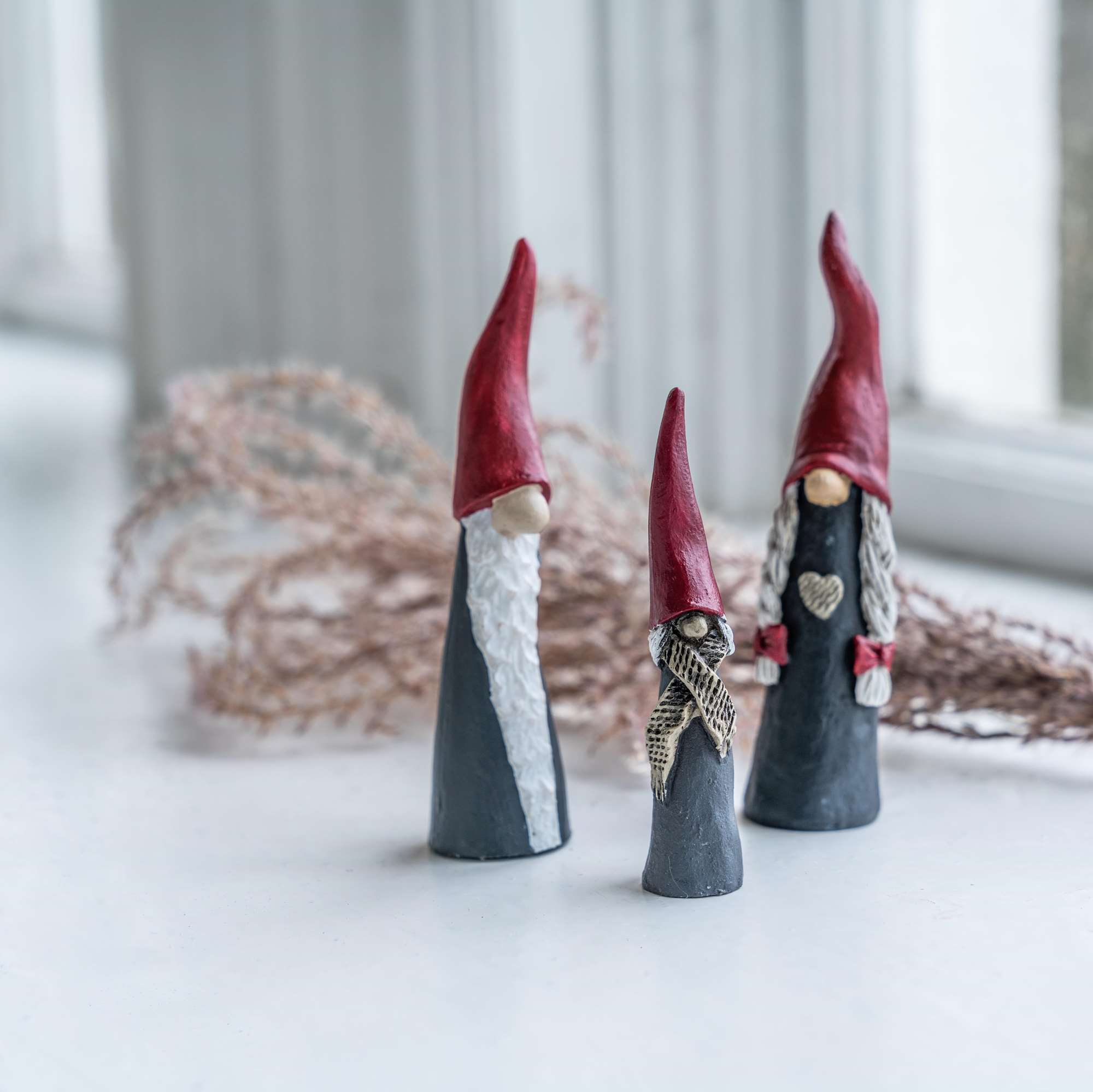 Tall Santa Family 3 stk H.7-9,5cm Tall Santa Family 3 stk H.7-9,5cm