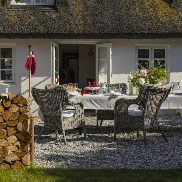 Langkilde & Søn Bordflagstang i egetræ med Dannebrog Langkilde & Søn Bordflagstang i egetræ med Dannebrog