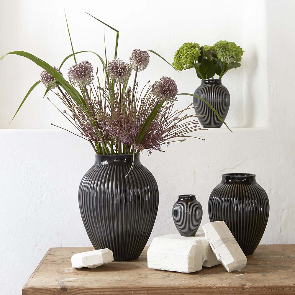 Knabstrup, vase med riller, sort, 35 cm 