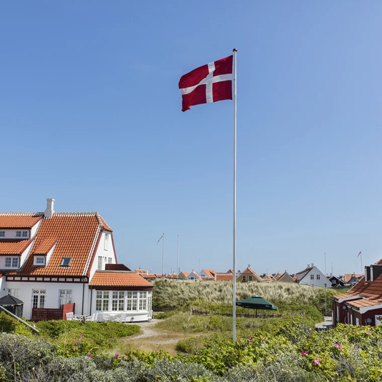 Se Langkilde & Søn - Dannebrog - det originale - Passer til 3m flagstang hos Rikki Tikki Shop