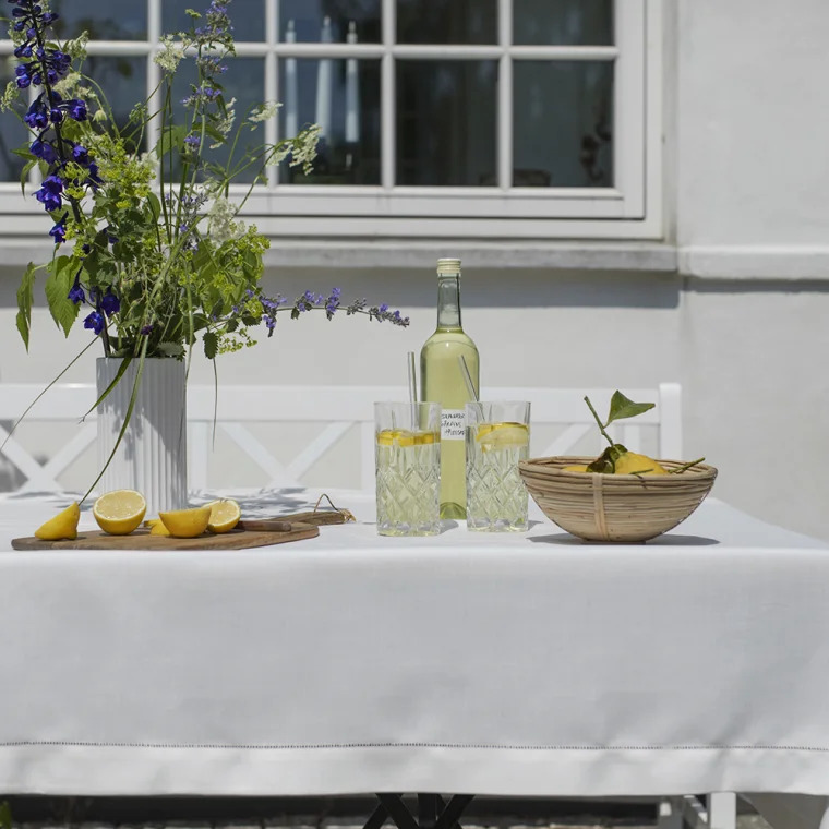 Hvid stofdug med hulsøm (140 x 340cm)