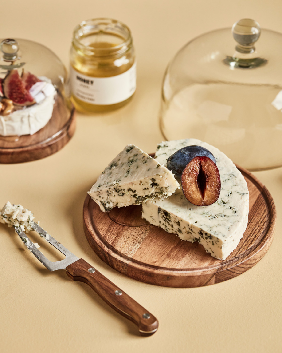 Osteklokke, Fromage, Akacie