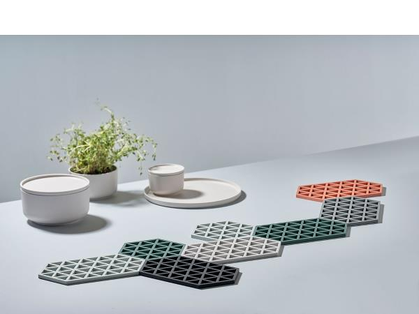 Zone Triangles Bordskåner 24 x 14 x 0,9 cm Varm grå