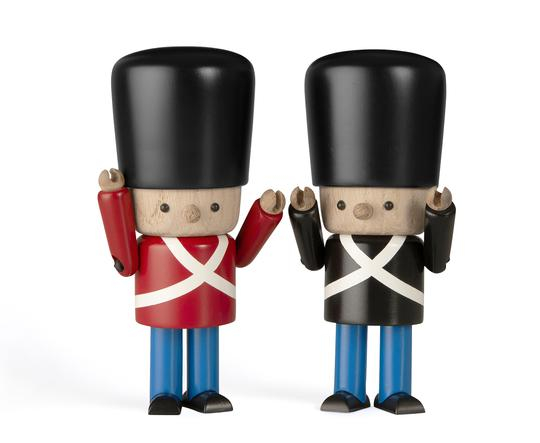 Garder med flag og gevær - rød gallauniform Garder med flag og gevær - rød gallauniform