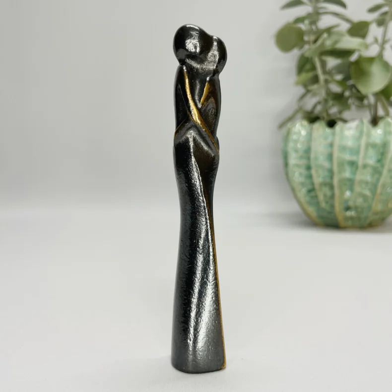 Bronzefigur Omfavnelse, 13 cm. 749,- kr. Bryllupsgave, sølvbryllupsgave, gulbryllupsgave. gave kærlighed.