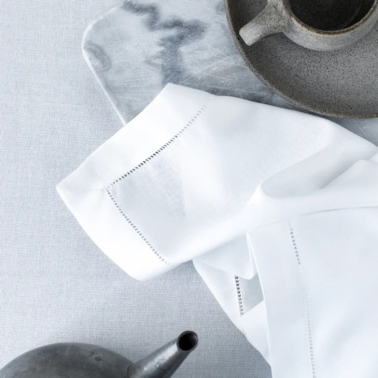 Langkilde & Søn - 6 stk Hvide servietter i stof med hulsøm 50 x 50 cm