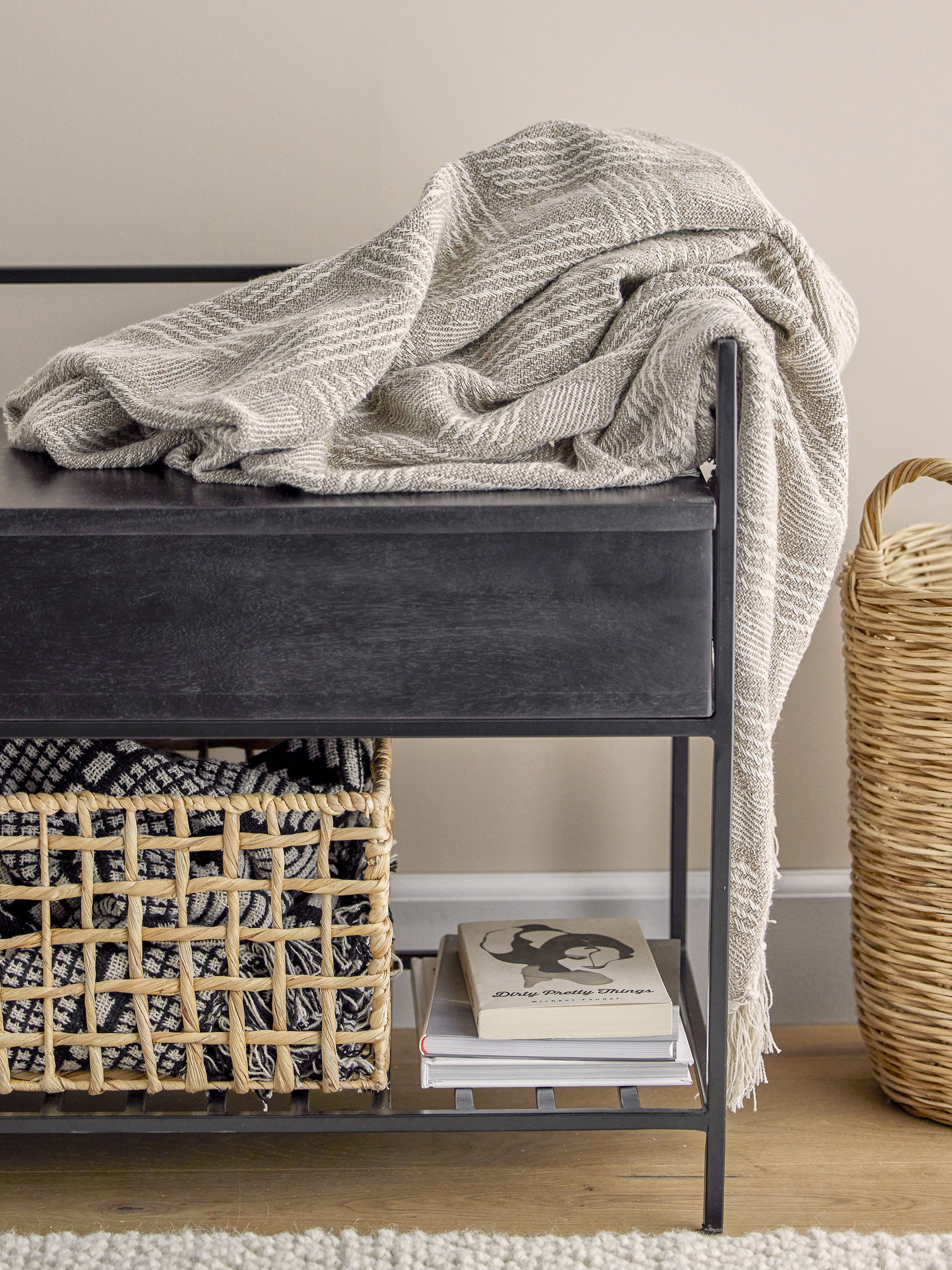 Abelone Bænk, Sort, FSC 100%® Mango, L102xH58xW40 cm