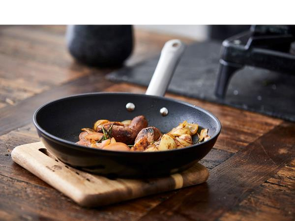 HOLM Stegepande Dia. 20 x 4 cm Sort* HOLM Stegepande Dia. 20 x 4 cm Sort*