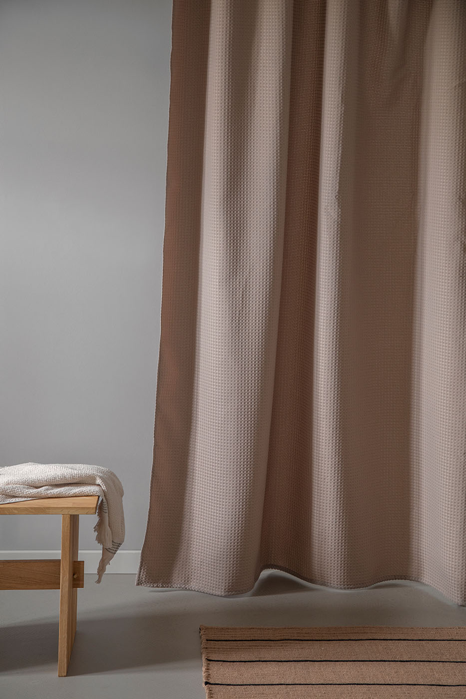 MOUD Home WAFFLE Badeforhæng i khaki - 180x220 cm