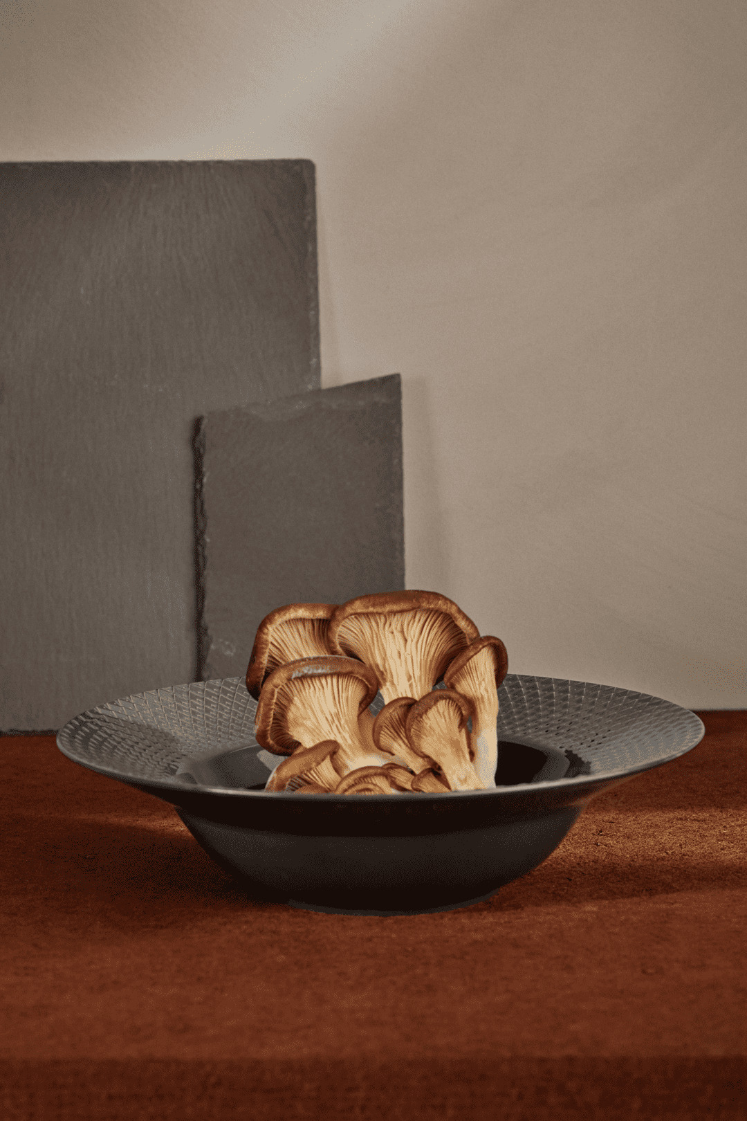 Rhombe Earth Dyb tallerken Ø24.5 cm slate Rhombe Earth Dyb tallerken Ø24.5 cm slate