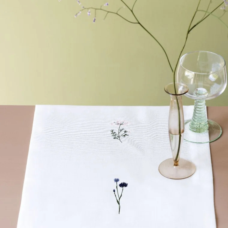 Langkilde & Søn Flora bordløber med vilde blomster 30 x 175cm Langkilde & Søn Flora bordløber med vilde blomster 30 x 175cm