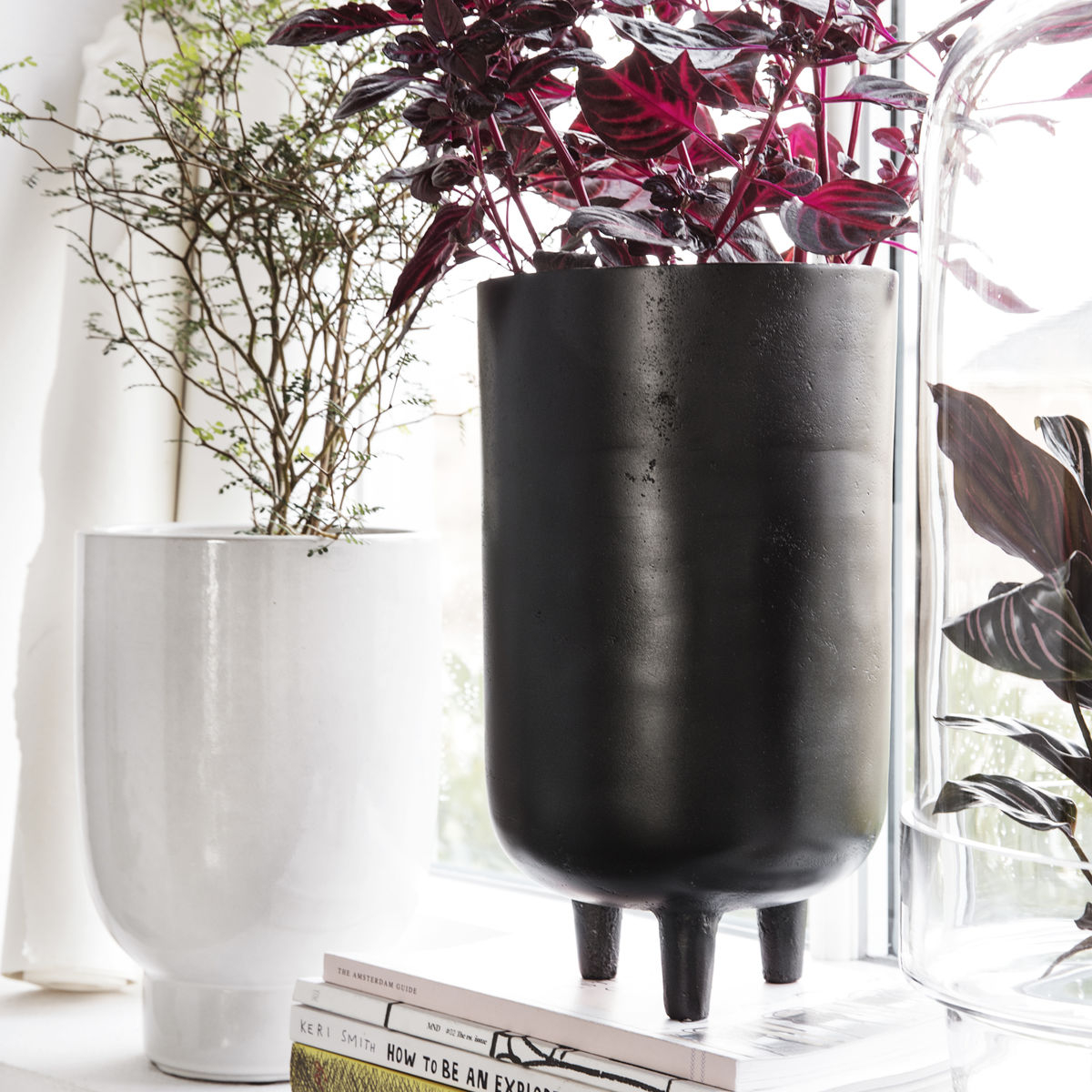 Jang Urtepotte, H 26 cm, sort oxideret