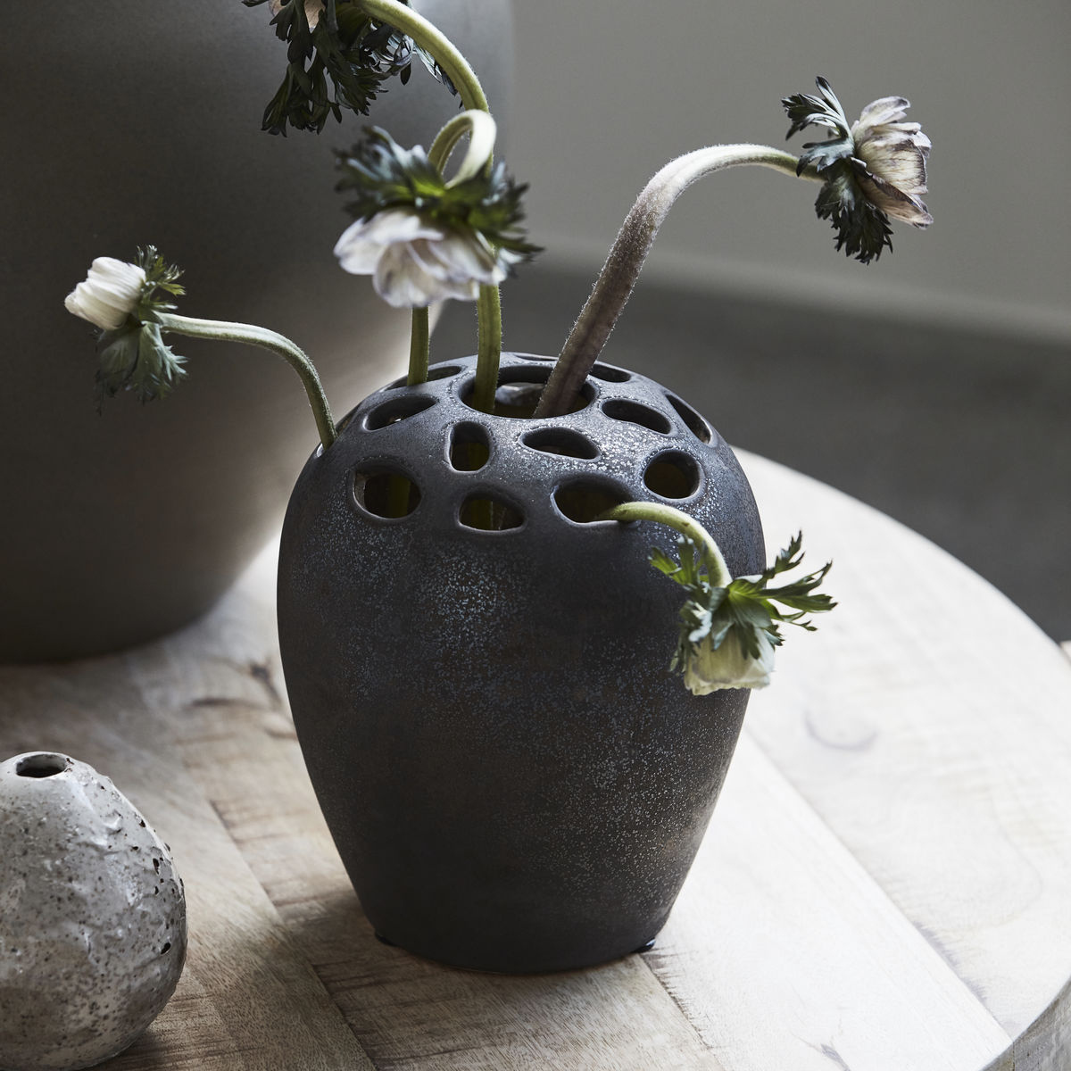 Varios vase, H 19 cm, sort bejdse
