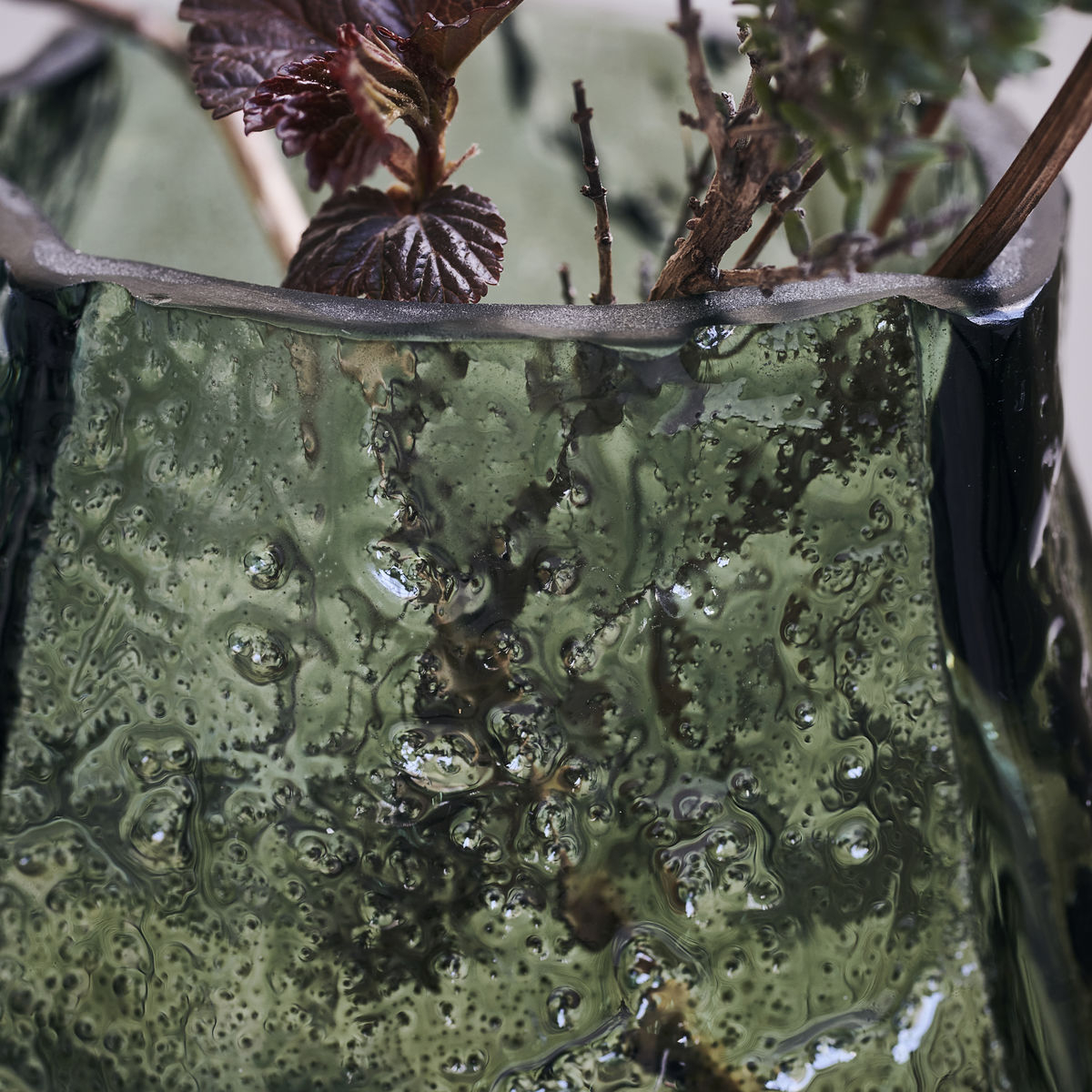 Vase, H 9,5 cm, mørkegrøn*
