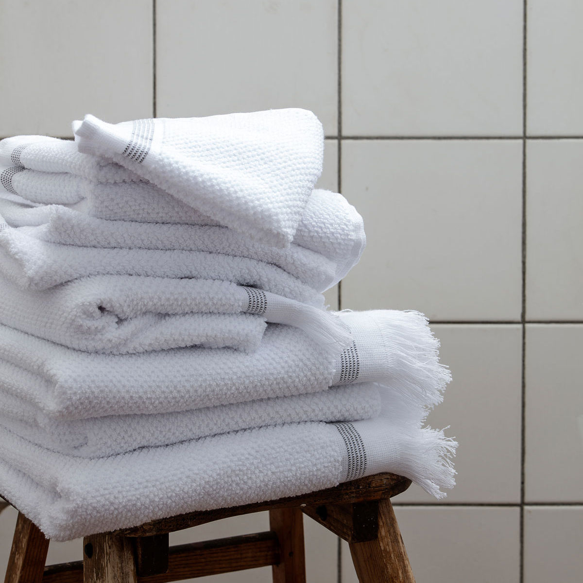 Håndklæde, 40x60 cm, Hvid med grå stribe*