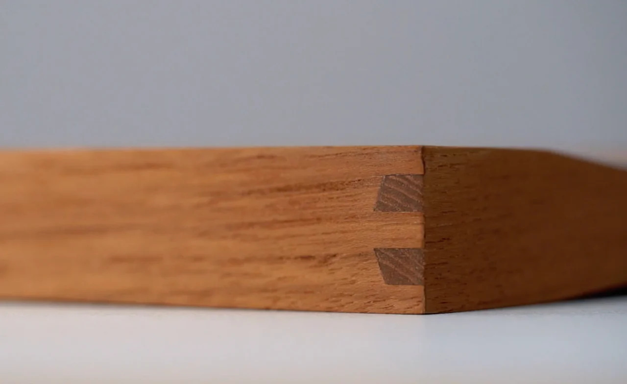 Finn Juhl Vendebakke, rød/sort, 30x48 cm*