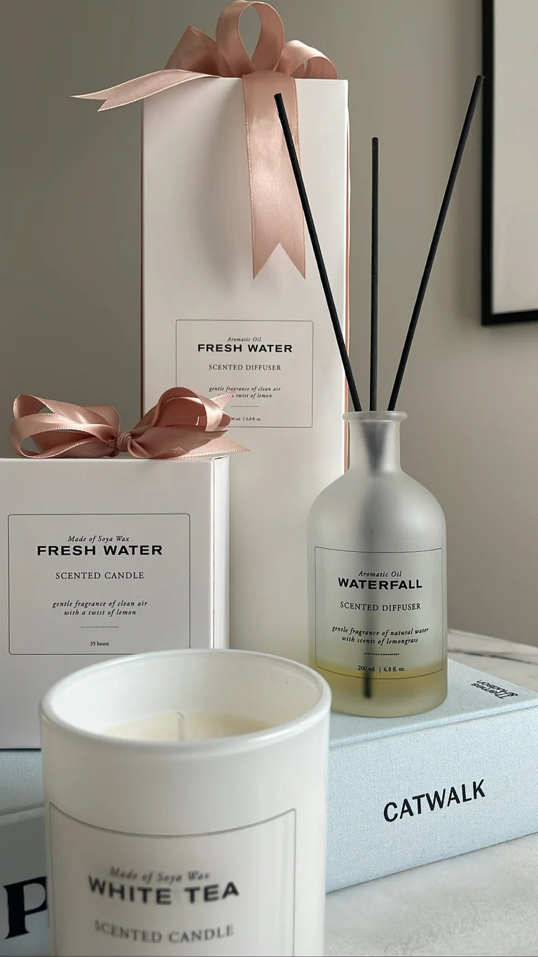 Gavesæt fresh water duftlys og duftpinde*