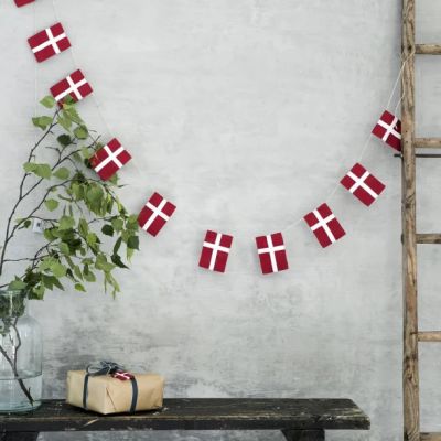 Stor flagranke med dannebrogsflag